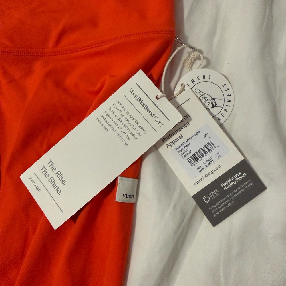 Vuori Poppy Blissblend Form Sports Bra and High-Waist Leggings Set - Picture 4 of 6